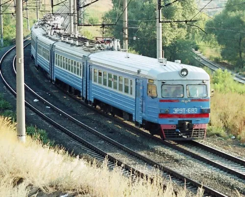 На Харківщині приміські поїзди затримуються більш ніж на 3 години на порталі Gromada Group