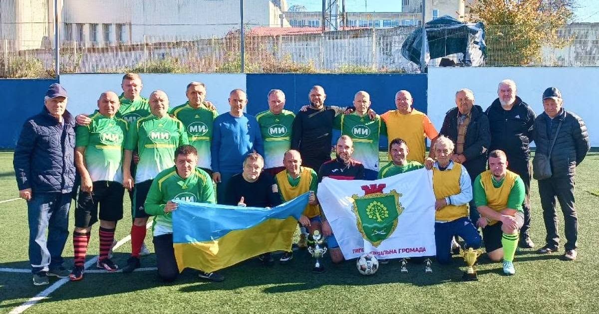 «Кубок пам’яті Юрія Тарасова — 2026» зібрав у Харкові футболістів різних поколінь: шану нападнику «Металіста» віддали гравці з Липців і Борщової - фото 2