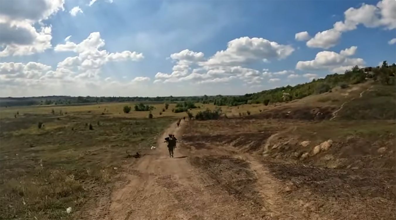 Відхід під Липцями влітку 2024-го: штурмова група Міжнародного легіону відходить під російським мінометним вогнем на порталі Gromada Group