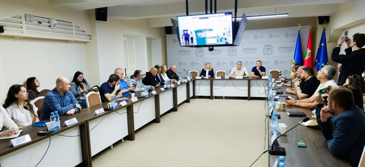 Хід реалізації політики безбар’єрності на Харківщині обговорили в ОВА Про це йшлося під час чергового засідання платформи «Діалог влади та бізнесу». У зустрічі взяли участь керівники провідних підприємств, представники громадськості, Головного управління Пенсійного фонду України в Харківській області, ГУ Державної податкової служби, Північно-Східного міжрегіонального управління Держпраці, Харківського обласного центру зайнятості.