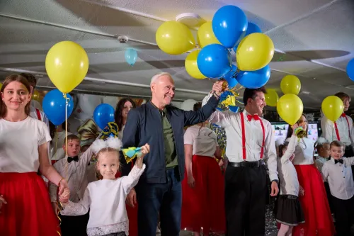 Останній дзвоник пролунав у школах Харкова (ФОТО) на порталі Gromada Group