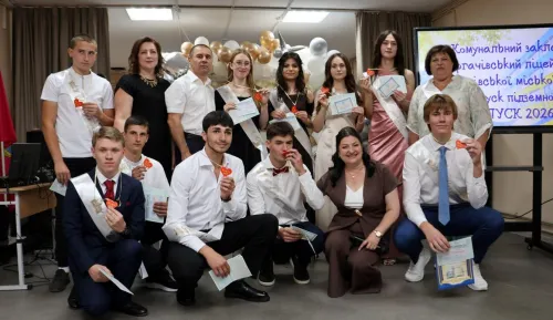 У семи ліцеях Дергачівської громади відлунали випускні свята. Цьогоріч, попри складні умови та виклики сьогодення, свідоцтва про здобуття повної загальної середньої освіти отримали 364 одинадцятикласники. Особливою гордістю громади став 31 випускник: ці юнаки та дівчата завдяки своїй наполегливості завершили навчання з відзнакою.