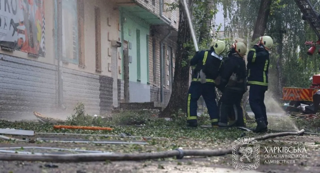 Протягом минулої доби ворожих ударів зазнали м. Харків і 17 населених пунктів Харківської області. Внаслідок обстрілів постраждали 11 людей.