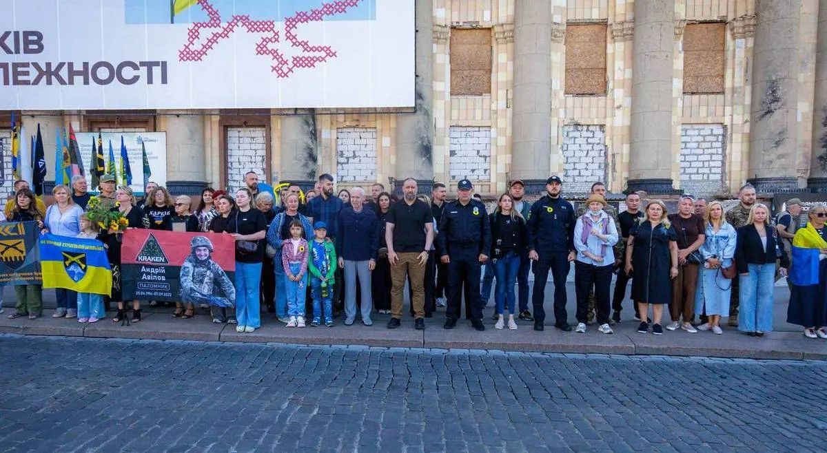 Олег Синєгубов долучився до загальнонаціональної хвилини мовчання Олег Синєгубов долучився до загальнонаціональної хвилини мовчання на порталі Gromada Group