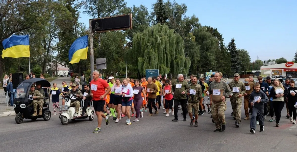 У Змієві провели забіг на вшанування пам’яті полеглих Захисників України За сприяння Харківської обласної військової адміністрації у Змієві відбувся щорічний забіг «Шаную воїнів, біжу за Героїв України!», присвячений Дню пам’яті Захисників України, які загинули в боротьбі за незалежність, суверенітет і територіальну цілісність держави.