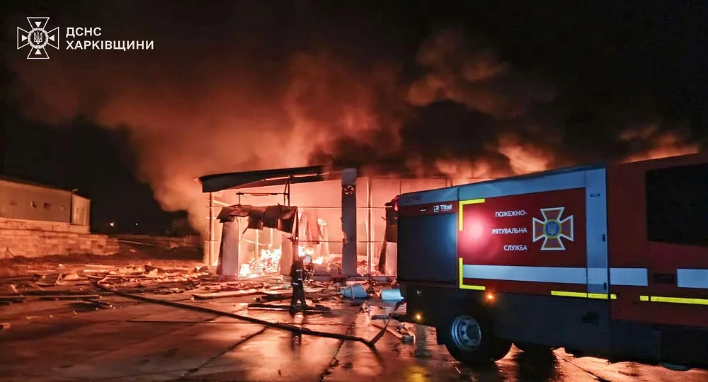Світлини: ДСНС, ГУНП, Ізюмська РВА, Борівська селищна рада Минулої доби ворог обстрілював населені пункти Харківщини, а благодійники змогли доставити допомогу в Борову на порталі Gromada Group