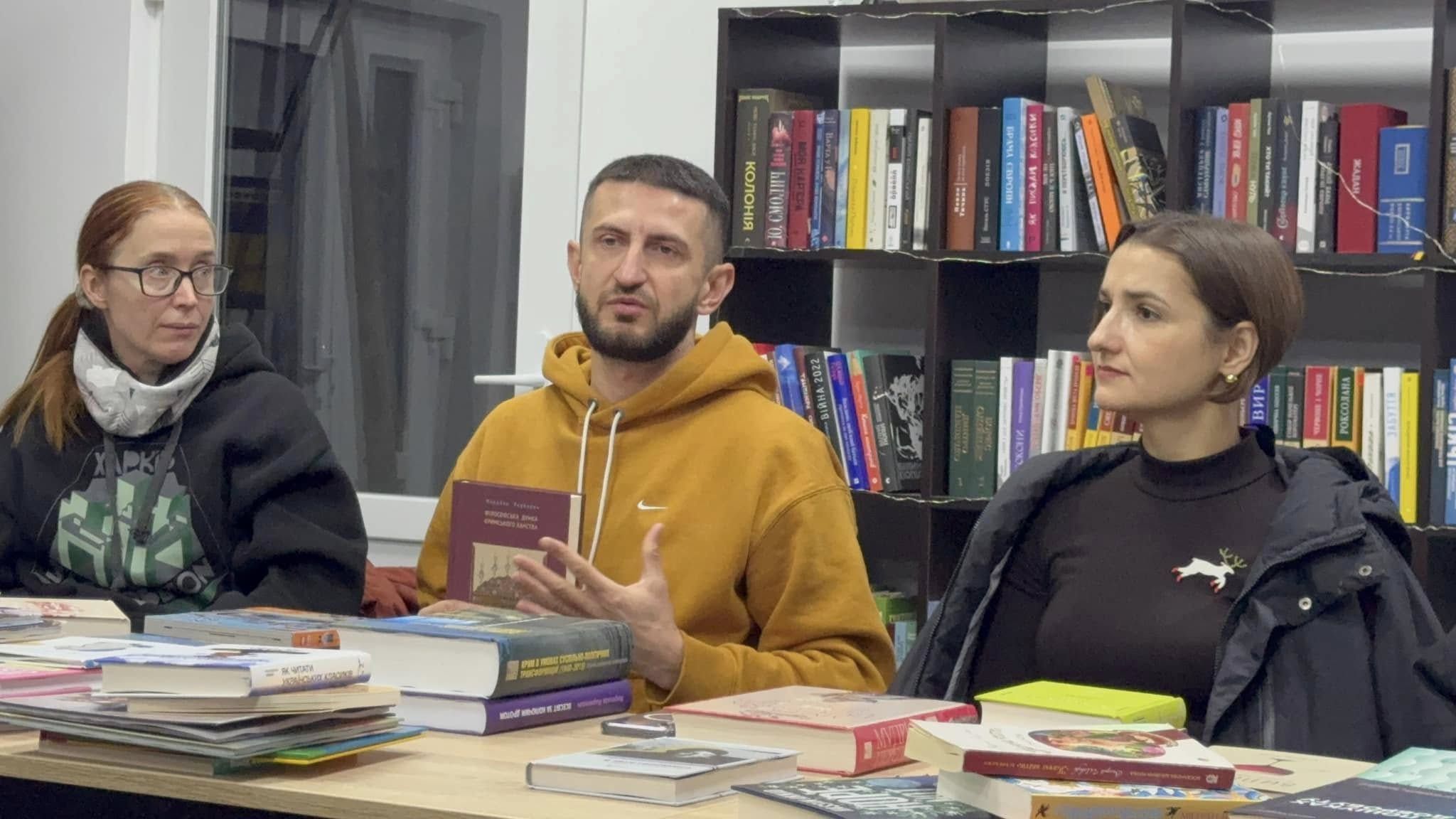 Фото: Оксана Супрун (facebook) Український ПЕН провів зустріч у Савинцях на порталі Gromada Group