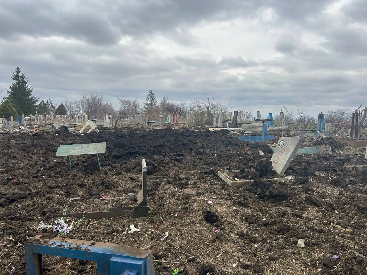 Фото: Олег Синєгубов Окупанти вдарили з авіації по житловій забудові і кладовищу у Куп'янську на порталі Gromada Group