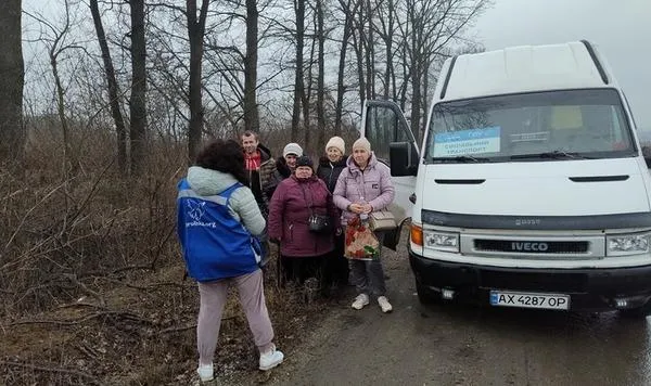 Соціальний автобус Золочів – Богодухів/Фото: facebook.com/proliskamission З прикордонного Золочева до Богодухова запустили соціальний автобус на порталі Gromada Group