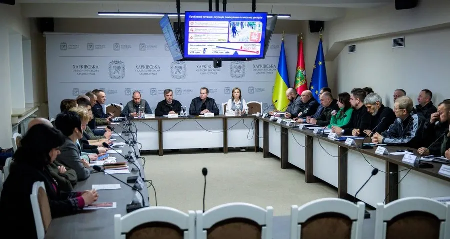 Безпека влітку: в ХОВА нагадали про захист від пожеж та правила поведінки біля води У Харківській ОВА відбулося чергове засідання регіональної комісії з питань техногенно-екологічної безпеки та надзвичайних ситуацій. До заходу долучилися заступники начальника ХОВА Євген Іванов, Олена Логвинова, Андрій Дорожко, представники структурних підрозділів ХОВА, правоохоронних органів, ГУ ДСНС України в Харківській області та очільники РВА.