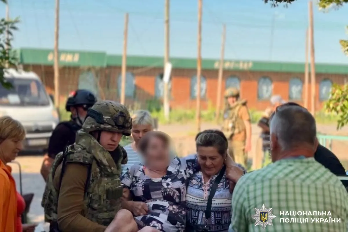 Під обстрілами та загрозою атак FPV-дронів: поліцейські «Білі Янголи» евакуювали 27 жителів Вільхуватської громади на Куп'янщині на порталі Gromada Group