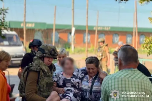 Під обстрілами та загрозою атак FPV-дронів: поліцейські «Білі Янголи» евакуювали 27 жителів Вільхуватської громади на Куп'янщині на порталі Gromada Group