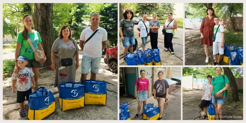 140 родин з дітьми Липецької громади отримали продуктові сумки від благодійного фонду на порталі Gromada Group