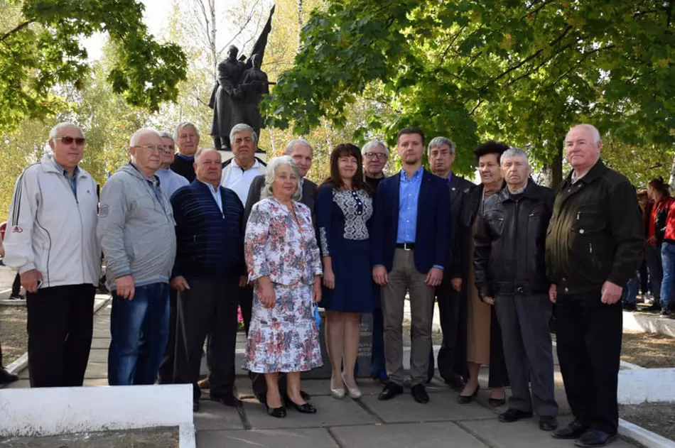День партизанської слави зібрав біля пам’ятника жертвам війни на Білій горі куп’янчан аби вшанувати пам’ять загиблих земляків. Куп’янчан привітали зі святом керівництво району та міста.