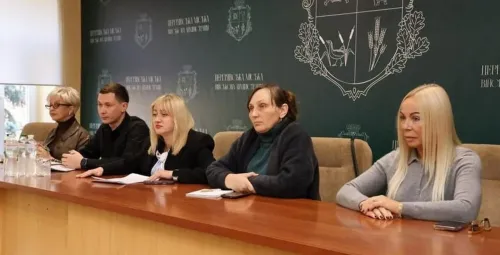 За дорученням начальника Харківської обласної військової адміністрації Олега Синєгубова у межах ініціативи «Сила у підтримці» відбувся черговий виїзний захід у Дергачівській міській територіальній громаді. До зустрічі долучилися представники органів місцевого самоврядування, Департаменту соціального захисту населення ХОВА, служби у справах дітей ХОВА, Харківської районної військової адміністрації та обласного центру соціальних служб.