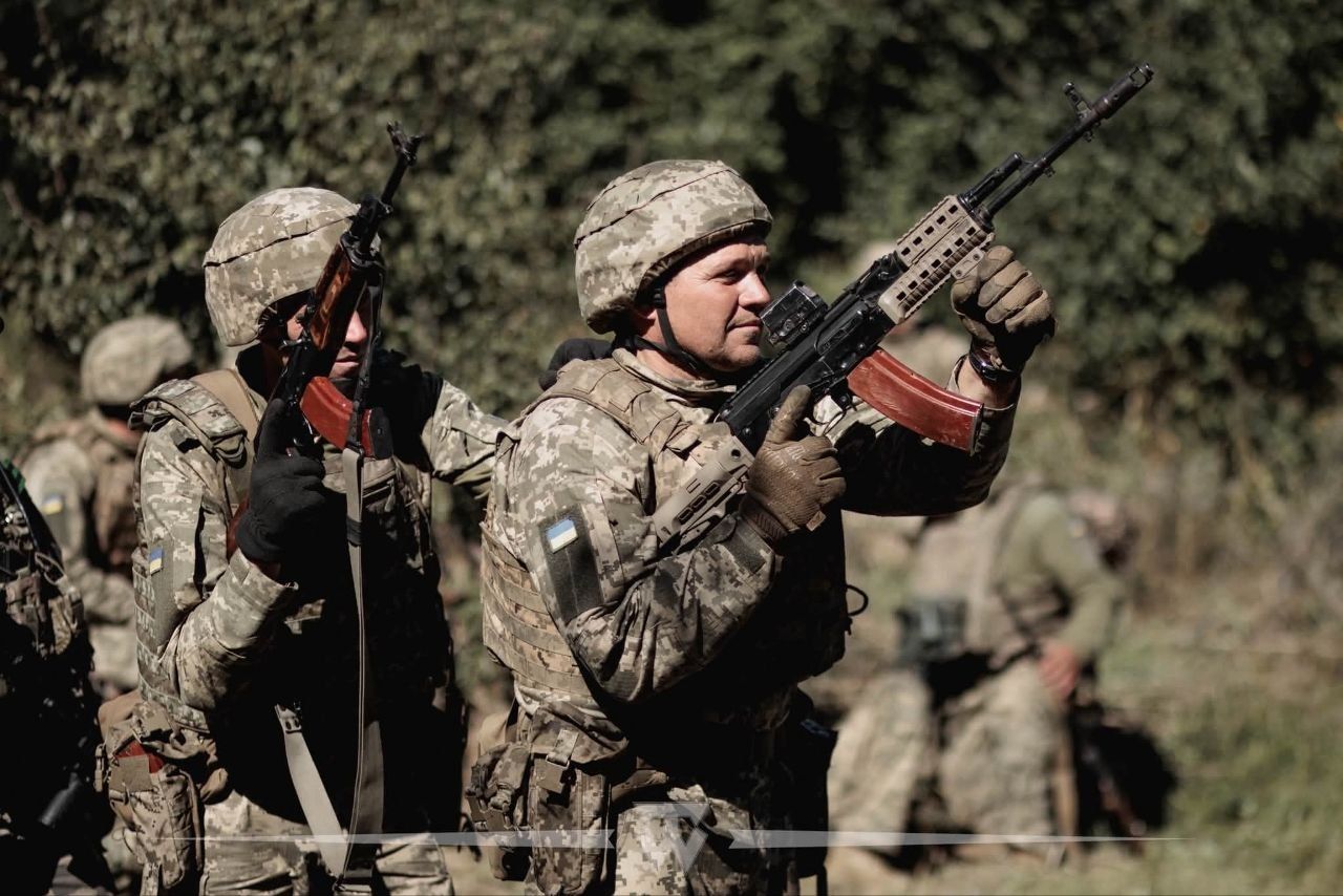 Стрільба по рухомих мішенях і розбір помилок з інструкторами: як у 58 окремій мотопіхотній бригаді готують поповнення - фото 6