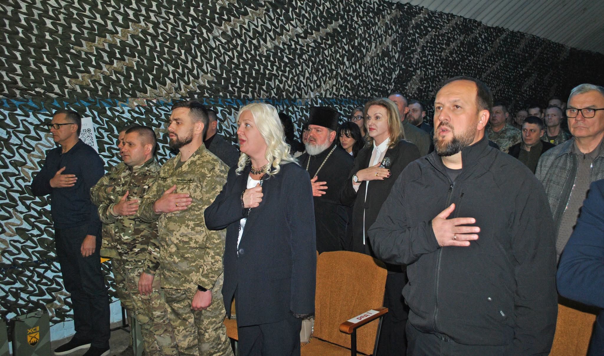 Незламна опора й гордість: очільниця Чугуєва Галина Мінаєва привітала 92-гу ОШБр із 26-ю річницею - фото 2