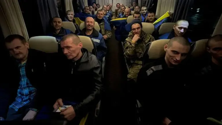 Обмін полоненими 30 грудня/ Фото: Володимир Зеленський Обмін полоненими 30 грудня: Україна повернула додому 189 військових та цивільнихних на порталі Gromada Group