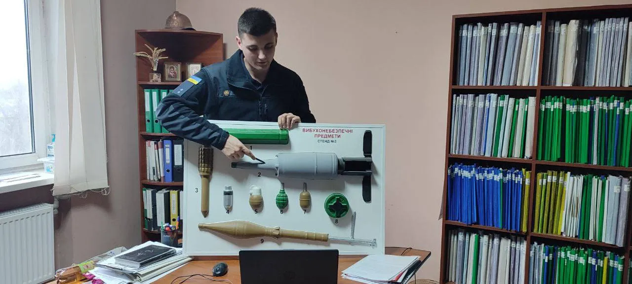 Світлини: Харківське районне управління ГУ ДСНС України в Харківській області Фахівці Служби порятунку провели урок безпеки для учнів нововодолазького ліцею на порталі Gromada Group