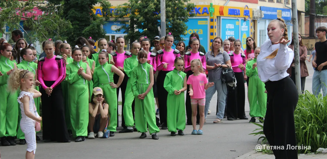 Фото: Тетяна Логвіна У Змієві різноманітними активностями відзначили початок літніх канікул (фоторепортаж) на порталі Gromada Group
