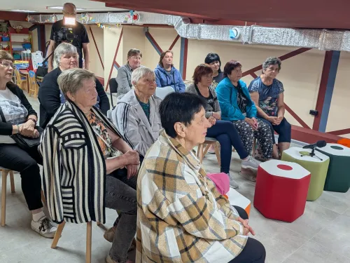 «Ви приїдете до нас у гості, а ми заспіваємо»: історія зустрічі бібліобуса в Кутузівці (ВІДЕО) на порталі Gromada Group