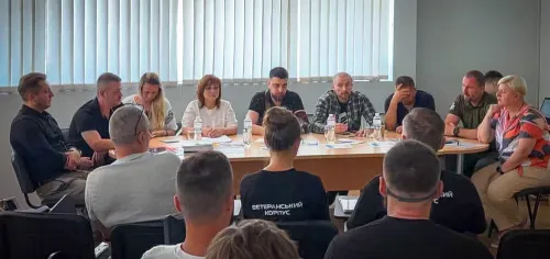 За дорученням начальника Харківської обласної військової адміністрації Олега Синєгубова керівники Управління у справах ветеранів ХОВА, Харківської районної військової адміністрації та комунального закладу Харківської обласної ради «Ветеранський простір «Пліч-о-пліч»» взяли участь у форумі «Діалог заради можливостей: форум для ветеранів Харківщини», який організував Харківський обласний центр зайнятості.