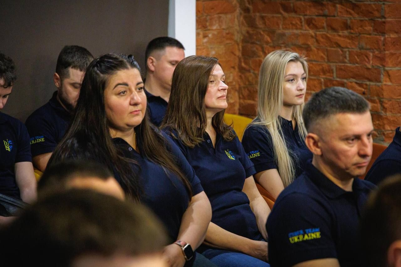 Олег Синєгубов привітав працівників Управління протидії кіберзлочинам у Харківській області з професійним святом - фото 1