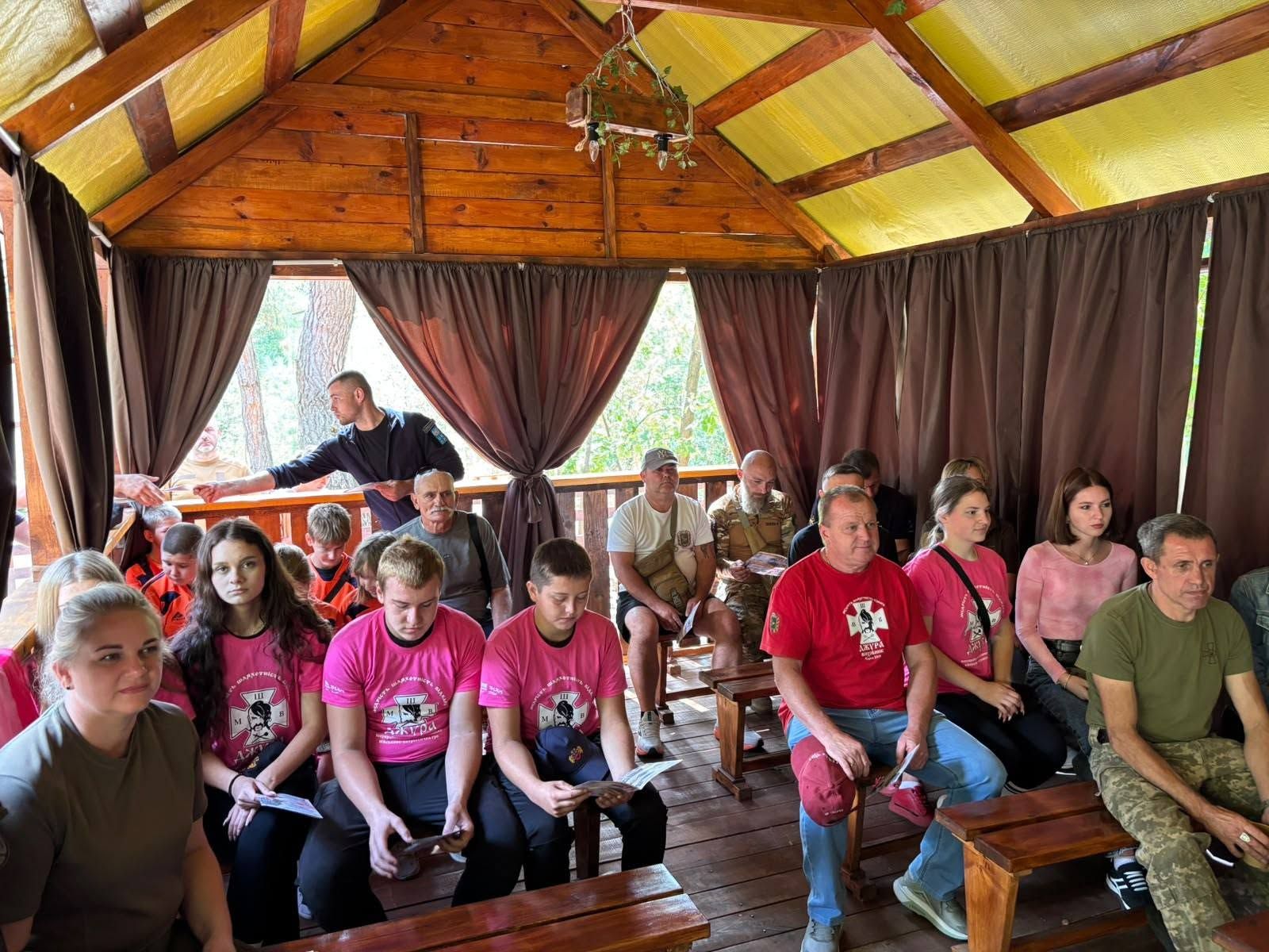 «Пліч-о-пліч: стрілецький вишкіл ветеранів та здобувачів освіти»  пройшов у НПП "Слобожанський" - фото 2